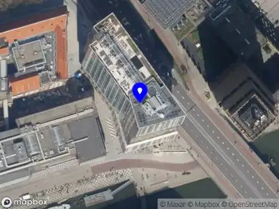 Ambulance met grote spoed naar de André van der Louwbrug in Rotterdam