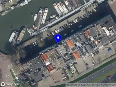 Ambulance met gepaste spoed naar de Haringvliet in Rotterdam