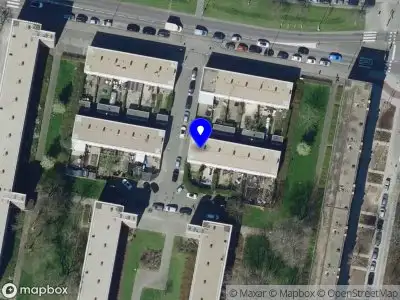 Ambulance met grote spoed naar de Stellendamhof in Rotterdam