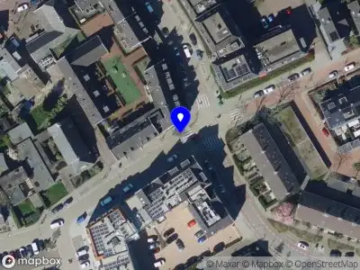 Ambulance met grote spoed naar de Waalstraat in Poortugaal