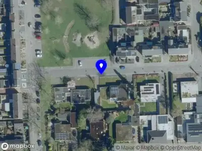 Brandweer met grote spoed naar de Acaciastraat in Waalwijk vanwege voertuigbrand