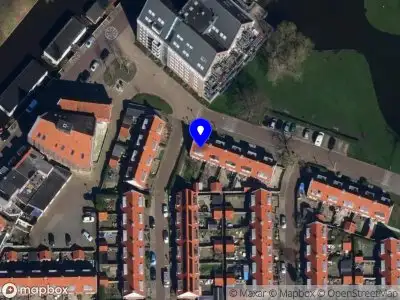 Politie met grote spoed naar de Karel Doormanstraat in Leeuwarden vanwege ongeval met letsel