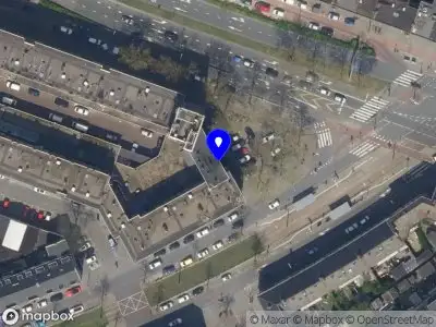 Ambulance met grote spoed naar de Pleinweg in Rotterdam