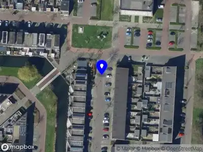 Ambulance met grote spoed naar de Harderwater in Barendrecht