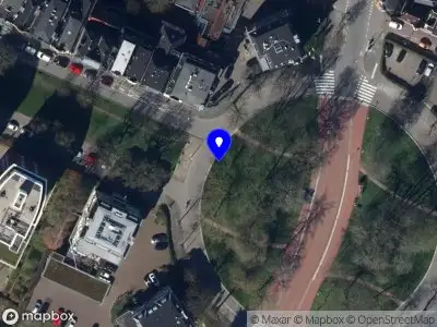Politie met grote spoed naar de Emmaplein in Groningen vanwege ongeval met letsel