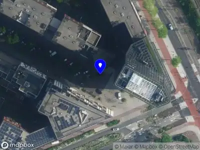 Ambulance met grote spoed naar de Amstelvlietstraat in Amsterdam