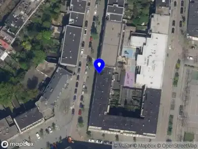 Ambulance met grote spoed naar de Rauwenhoffstraat in Rotterdam