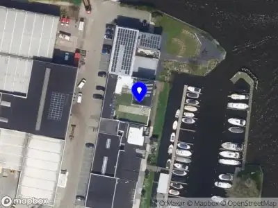 Ambulance met grote spoed naar de Dorus Rijkerskade in Leiden