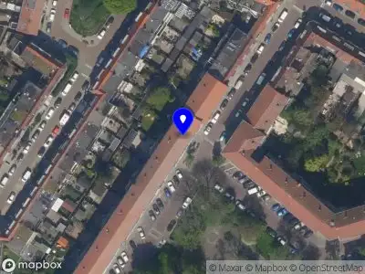 Ambulance met grote spoed naar de Mendelssohnplein in Vlaardingen