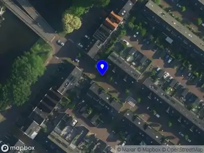 Ambulance met gepaste spoed naar de Eeuwige Jeugdlaan in Amsterdam