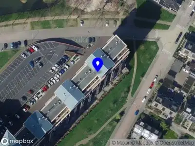 Ambulance met grote spoed naar de Eemstein in Zwijndrecht