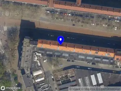 Ambulance met grote spoed naar de Goudsesingel in Rotterdam