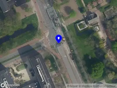 Ambulance met grote spoed naar de Jaffalaan in Delft