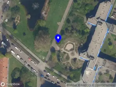 Ambulance met grote spoed naar de Weteringstraat in Rotterdam