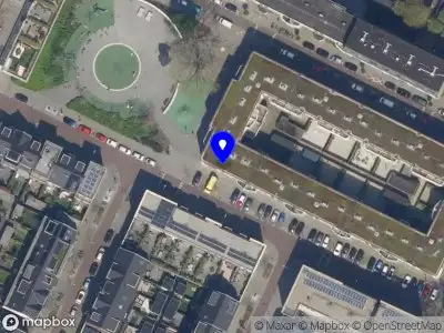 Ambulance met grote spoed naar de Fuikstraat in Rotterdam