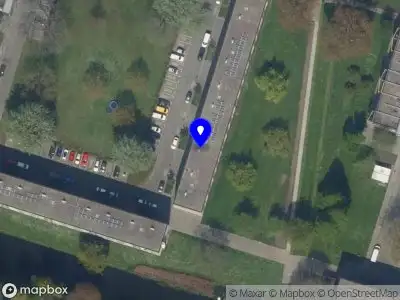 Ambulance met grote spoed naar de Ruygeplaat in Rozenburg