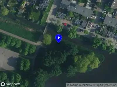 Ambulance met grote spoed naar de Hendrick van Avercampweg in Ouderkerk aan de Amstel