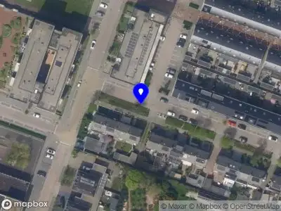 Ambulance met grote spoed naar de De Waal in Rijnsburg