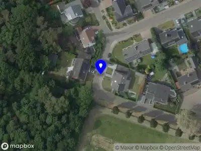 Ambulance met grote spoed naar de Rozenberglaan in Heel