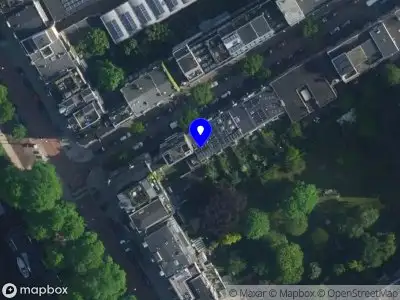 Brandweer met gepaste spoed naar de Oetgensdwarsstraat in Amsterdam