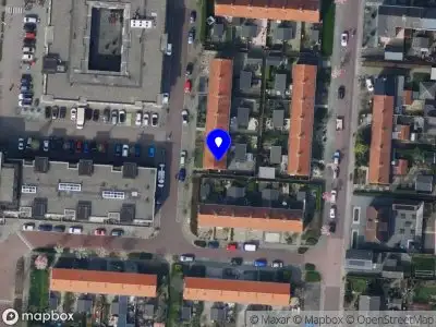 Ambulance met grote spoed naar de Flohilstraat in Numansdorp