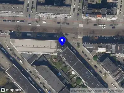 Ambulance met grote spoed naar de Vierambachtsstraat in Rotterdam
