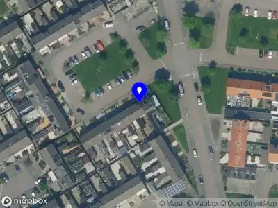 Ambulance met grote spoed naar de Terschellingplantsoen in Volendam