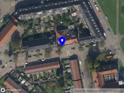 Ambulance met grote spoed naar de Elzendaal in Rotterdam