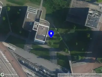 Ambulance met gepaste spoed naar de Rietlandpark in Amsterdam