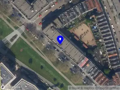 Ambulance met grote spoed naar de Hudsonstraat in Rotterdam