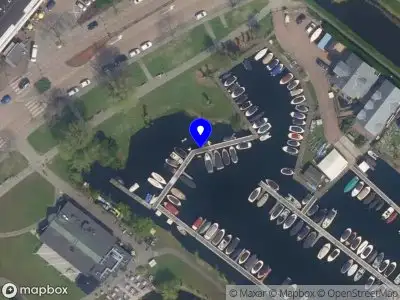 Ambulance met grote spoed naar de Weissenbruchlaan in Rotterdam