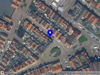 Brandweer met gepaste spoed naar de Haringstraat in Volendam vanwege waarnemen gaslucht