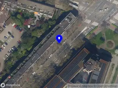 Ambulance met grote spoed naar de Rochussenstraat in Rotterdam
