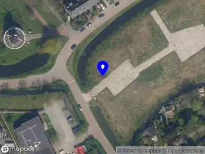 Ambulance met grote spoed naar de Overschiese Kleiweg in Rotterdam