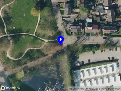 Politie naar de Rozenstraat in Tiel vanwege aanrijding met letsel