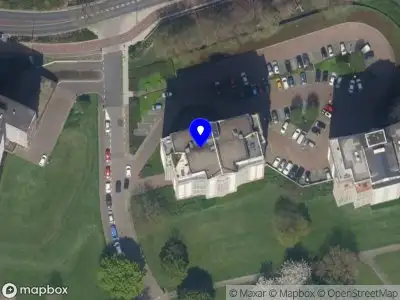 Ambulance met grote spoed naar de Maasboulevard in Schiedam