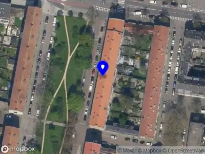 Ambulance met grote spoed naar de Hogenbanweg in Rotterdam