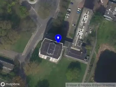 Ambulance met grote spoed naar de Schulpplein in Rotterdam