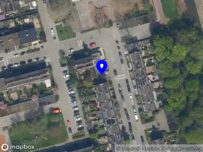 Ambulance met grote spoed naar de Salomon de Braystraat in Rotterdam