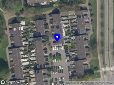 Ambulance met grote spoed naar de Royaardsplein in Schiedam