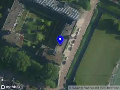 Ambulance met grote spoed naar de Jesse Owenshof in Amsterdam