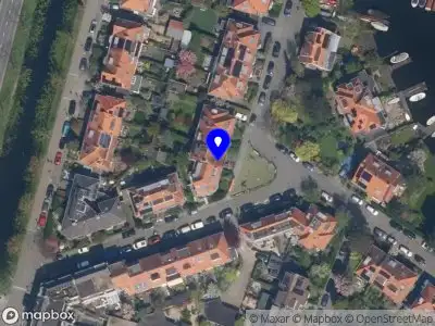 Ambulance met grote spoed naar de Emmalaan in Rotterdam