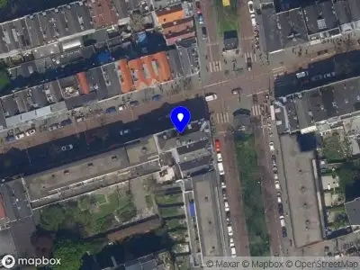 Ambulance met gepaste spoed naar de Claes de Vrieselaan in Rotterdam