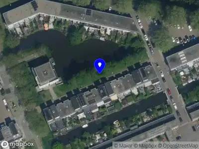 Ambulance met grote spoed naar de Roemer in Amsterdam