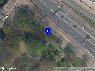 Ambulance met gepaste spoed naar de Doklaan in Rotterdam