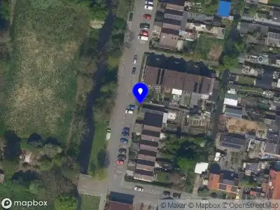 Brandweer met gepaste spoed naar de Kruisherenstraat in Rotterdam vanwege een buitenbrand