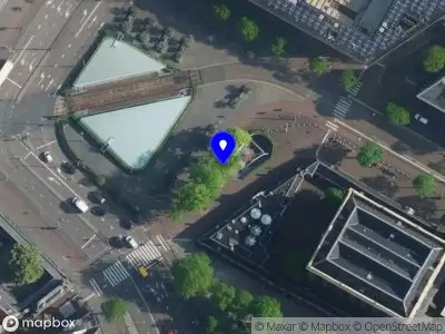 Ambulance met grote spoed naar de Mr. Visserplein in Amsterdam