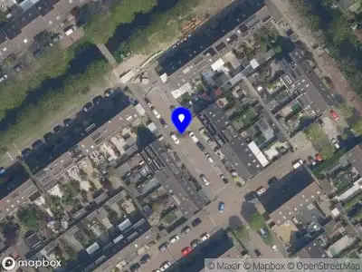 Ambulance met gepaste spoed naar de Max Woiskistraat in Rotterdam