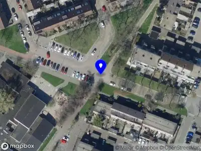 Ambulance met gepaste spoed naar de Cromme Meth in Hoogvliet Rotterdam