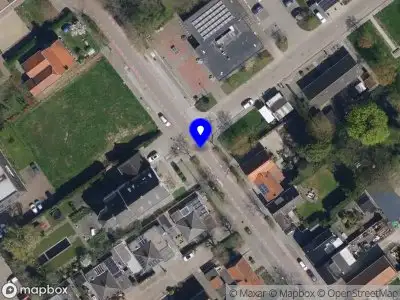 Brandweer en politie met grote spoed naar de Steenweg in Moerdijk vanwege voertuigbrand